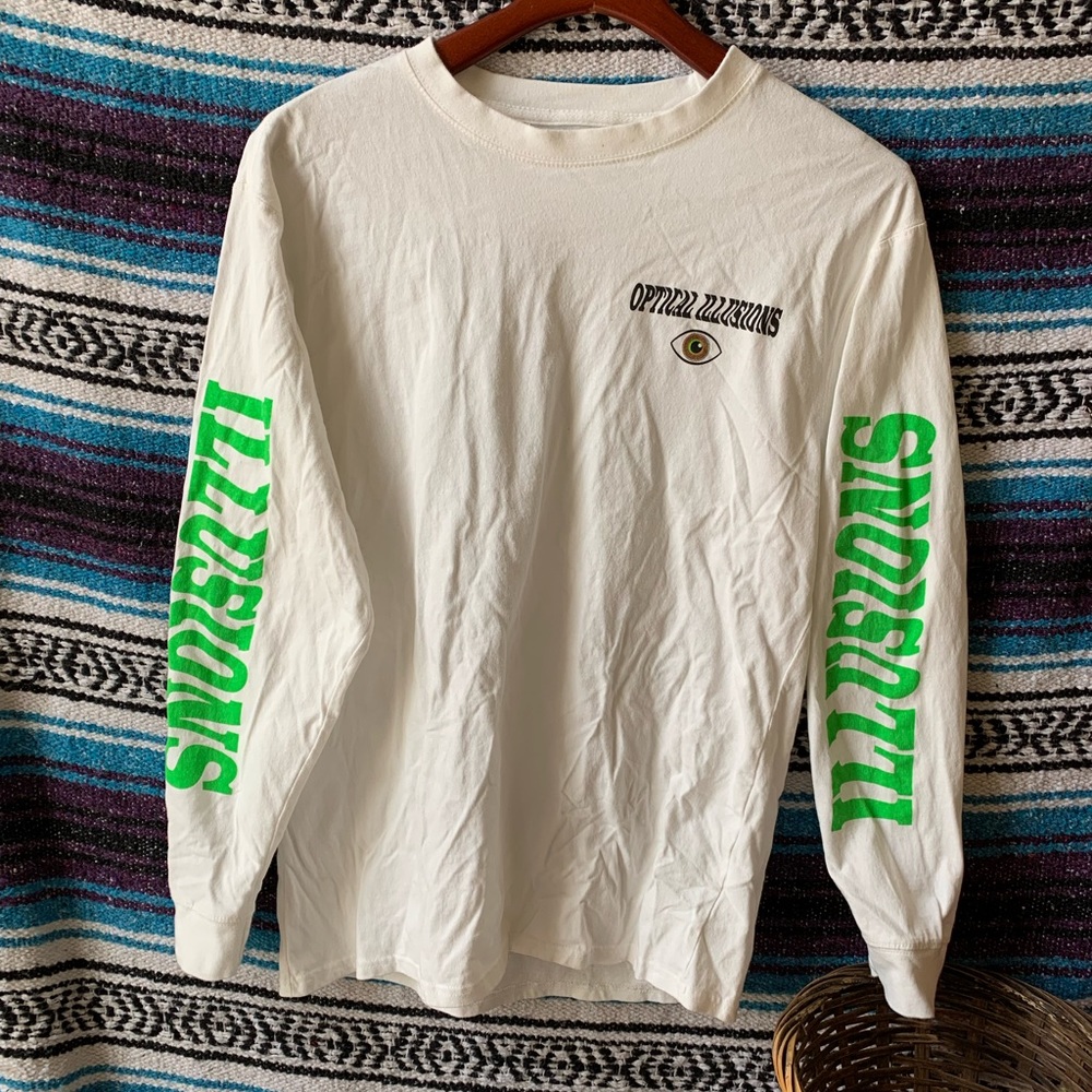 Optical illusions long sleeve graphic tee.